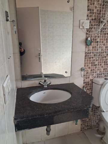 Bathroom in 3 BHK Builder Floor at Unitech South City II, Sector 50 – for Rent