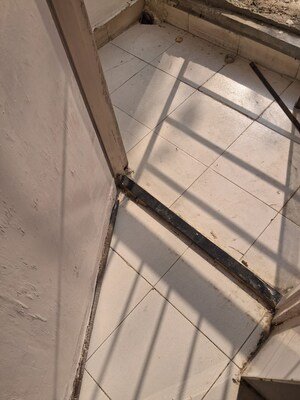 Staircase in 3 BHK Builder Floor at Unitech South City II, Sector 50 – for Rent