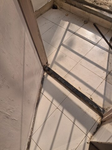 Staircase in 3 BHK Builder Floor at Unitech South City II, Sector 50 – for Rent