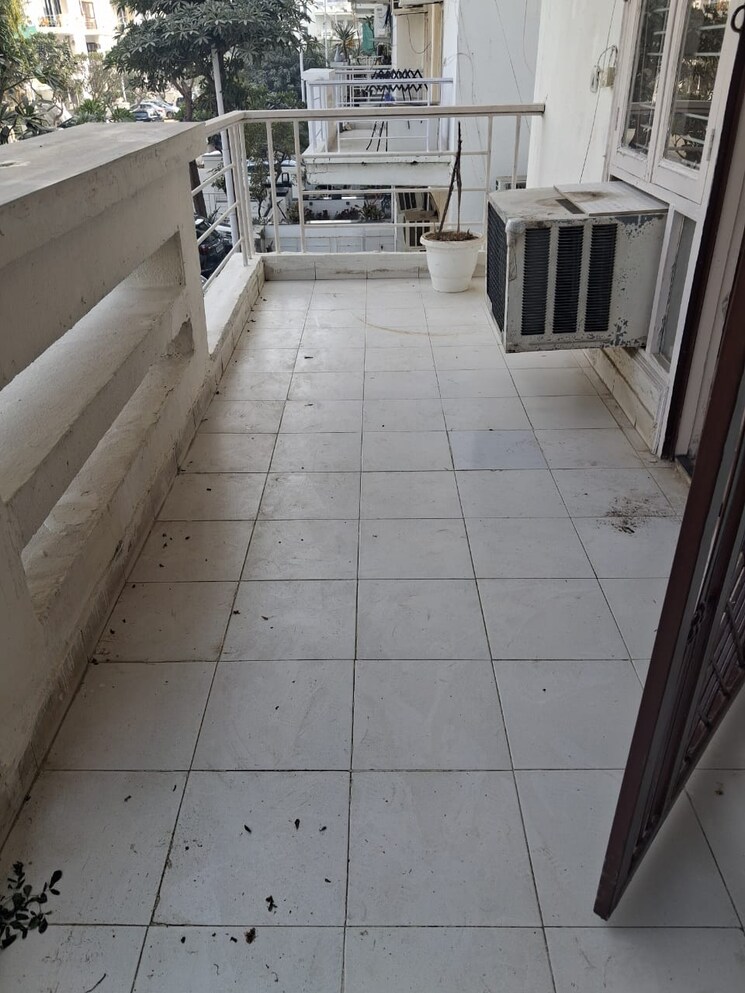 Balcony, unitech-south-city-ii 3 Bedroom 1650 Sq.Ft. Builder Floor In Sector 50 Gurgaon 9720395