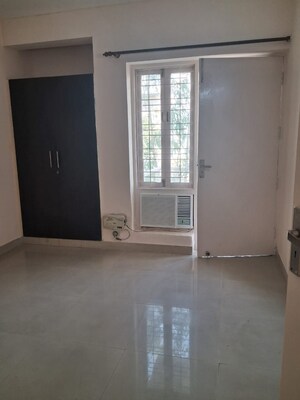 Room in 3 BHK Builder Floor at Unitech South City II, Sector 50 – for Rent