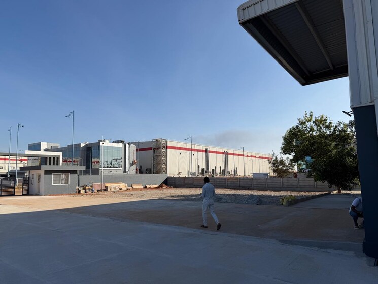  Parking, devanahalli Commercial Warehouse 23110 Sq.Ft. In Devanahalli Bangalore 9720379