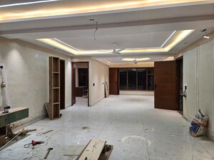 Parking in 1.5 BHK Builder Floor at Shalimar Garden – for Sale