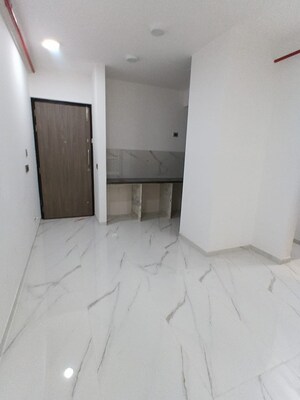 Room in 1 BHK Apartment at Nahar Amaryllis Towers and Plaza, Chandivali – for Rent