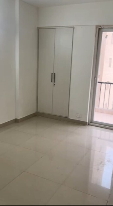 Room in 3 BHK Apartment at Amrapali Heartbeat City, Sector 107 – for Rent