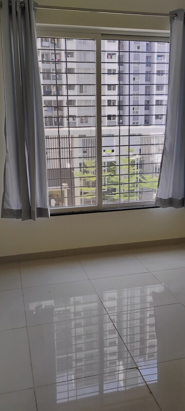 Balcony in 2.5 BHK Apartment at Atlanta Heights, Prabhadevi – for Rent