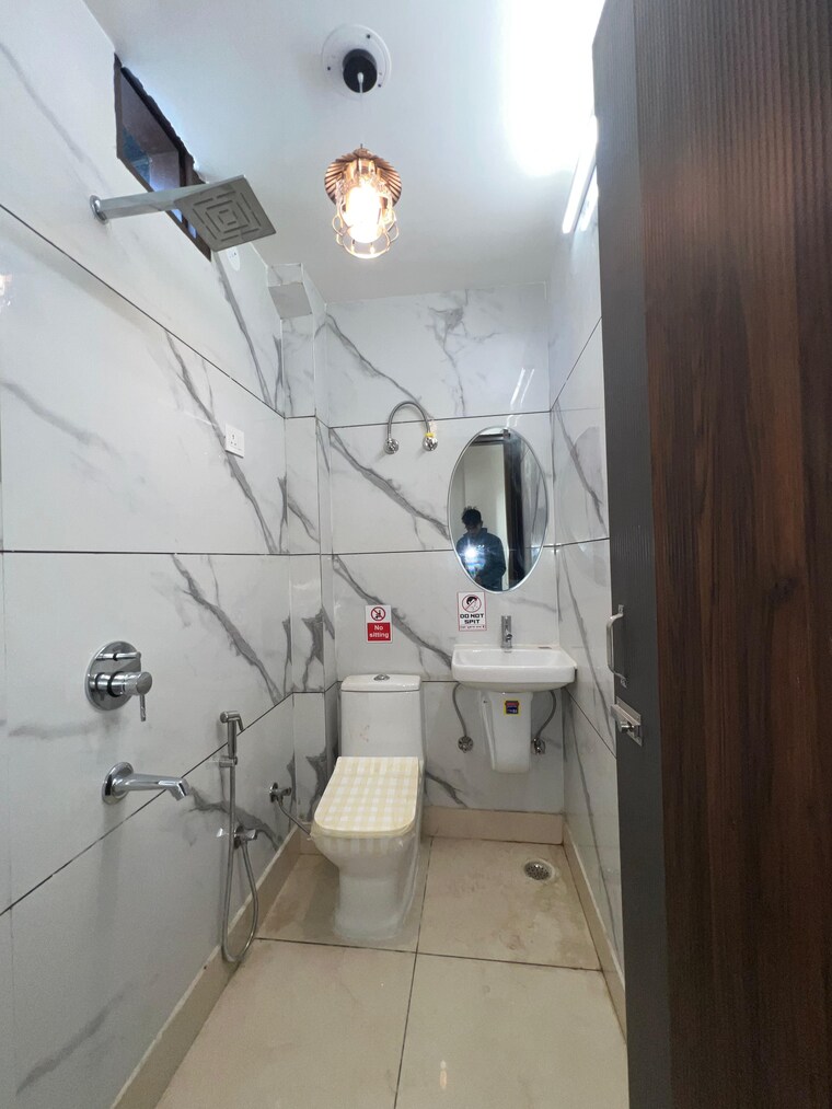 Bathroom, dwarka mor 2 Bedroom 605 Sq.Ft. Builder Floor In Dwarka Mor Delhi 9720875