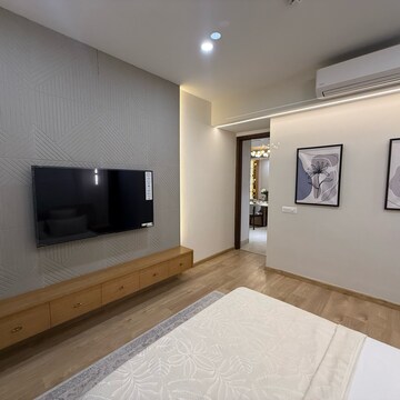 Room in 4 BHK Apartment at Hero Homes Palatial, Tek Chand Nagar – for Sale