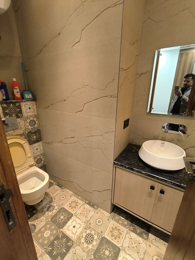 Bathroom, saket 2 Bedroom 1100 Sq.Ft. Apartment In Saket Delhi 9720897