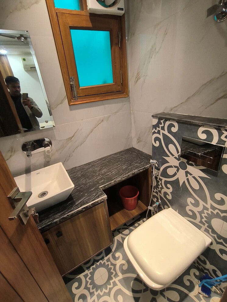 Bathroom, saket 2 Bedroom 1100 Sq.Ft. Apartment In Saket Delhi 9720897