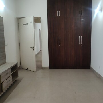 Room in 3 BHK Apartment at Emaar Emerald Estate, Sector 65 – for Rent