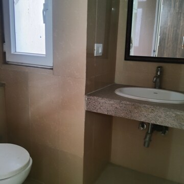 2 BHK Apartment For Rent in Emaar Emerald Estate, Sector 65