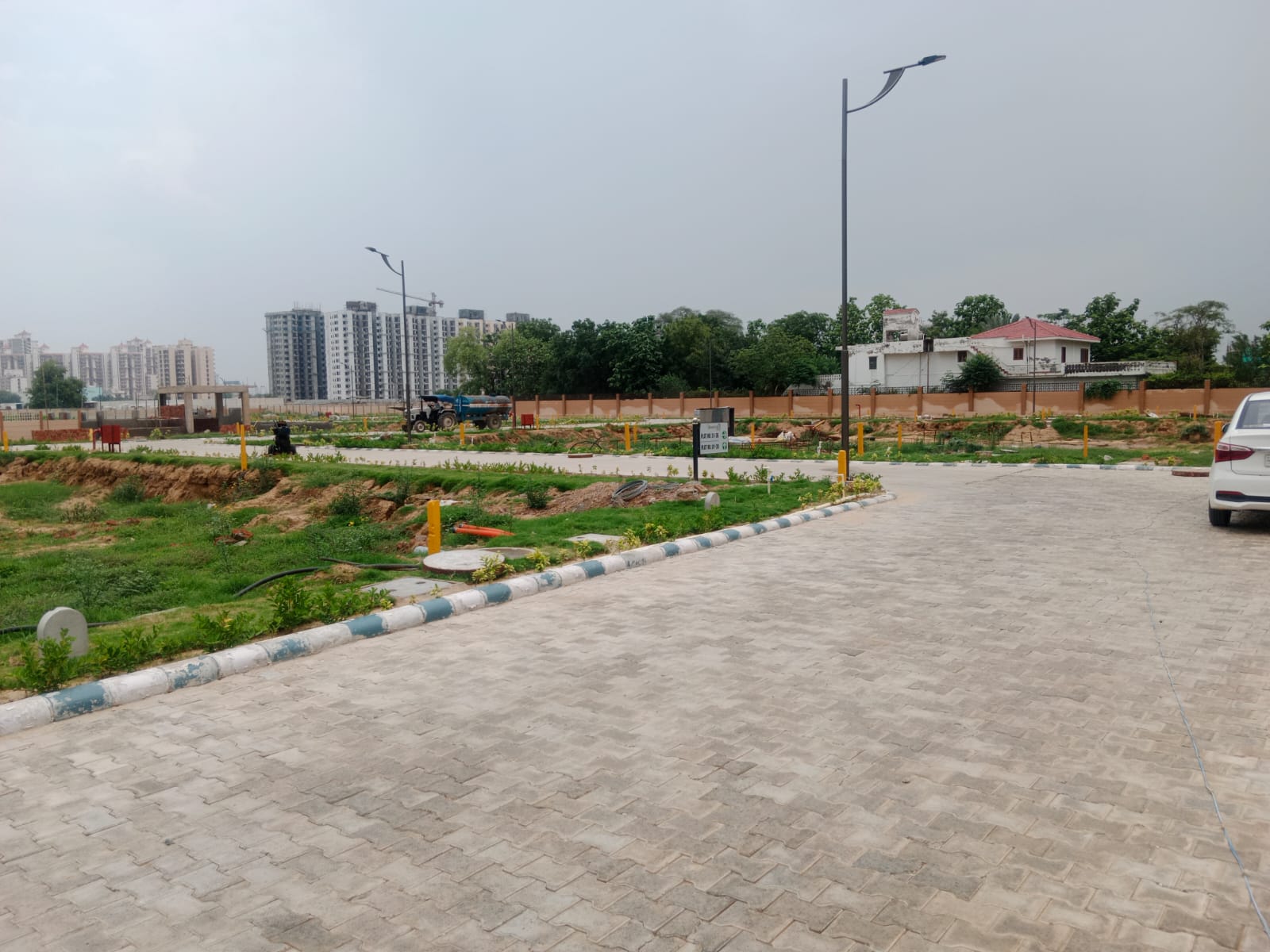 Plot For Sale in Orris Aanandam Ora