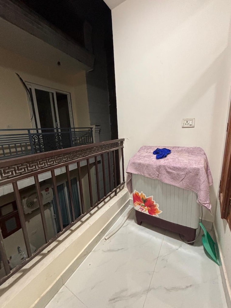 Balcony, sector 69 2.5 Bedroom 650 Sq.Ft. Builder Floor In Sector 69 Gurgaon 9720961