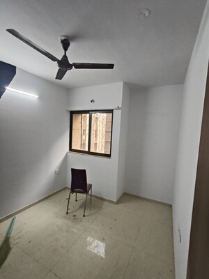 Room in 2.5 BHK Apartment at Lodha Downtown, Dombivli East – for Rent