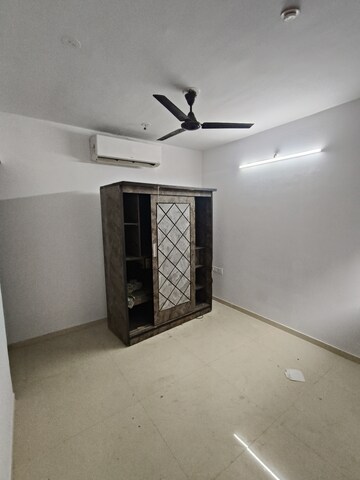 Room in 2.5 BHK Apartment at Lodha Downtown, Dombivli East – for Rent