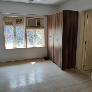 Room in 1 BHK Apartment at Giriraj Apartments, Altamount Road – for Rent