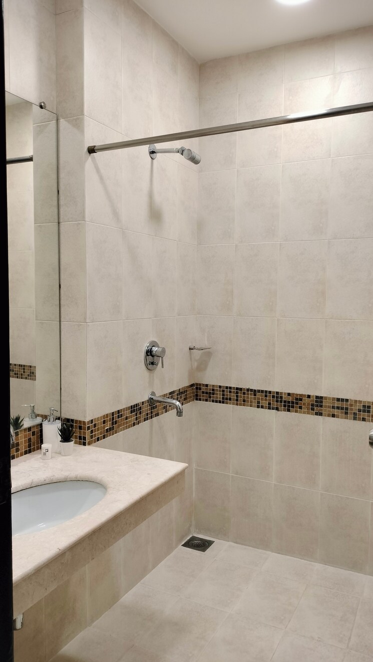Bathroom, oberoi-realty-woods 3 Bedroom 900 Sq.Ft. Apartment In Goregaon East Mumbai 9721027