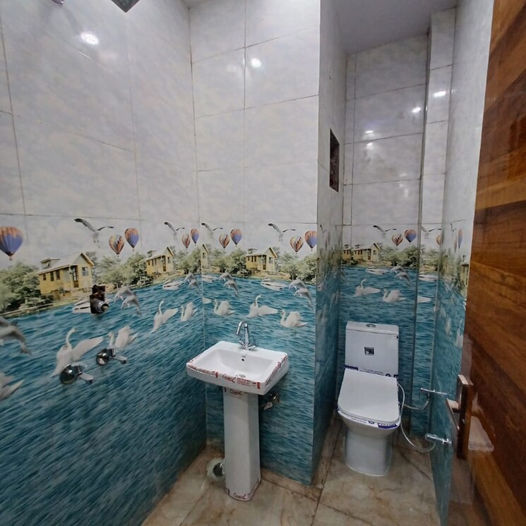 Bathroom, uttam nagar west 3 Bedroom 100 Sq.Yd. Builder Floor In Uttam Nagar West Delhi 9721059