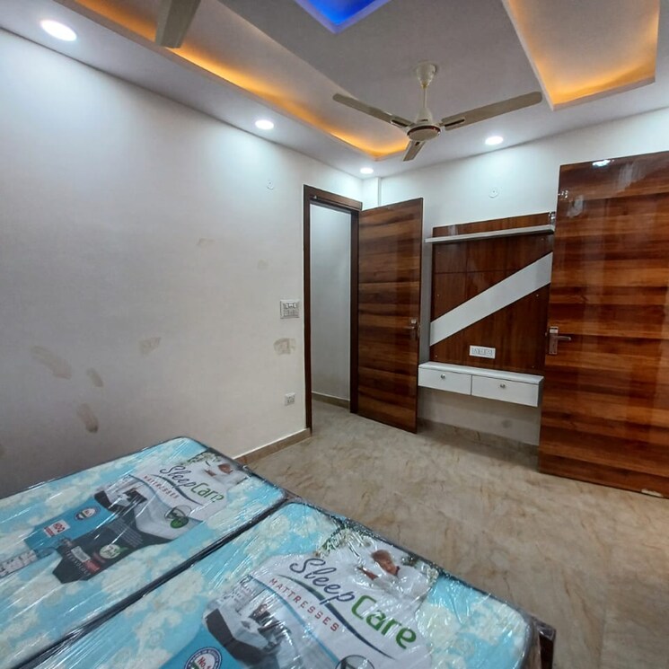 Bedroom, uttam nagar west 3 Bedroom 100 Sq.Yd. Builder Floor In Uttam Nagar West Delhi 9721059