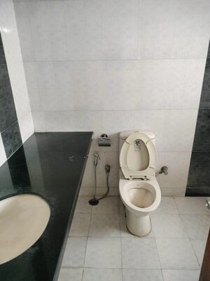 Bathroom in 6+ BHK Villa at Gomti Nagar – for Rent