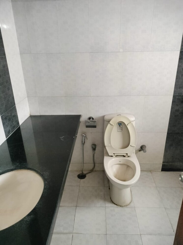 Bathroom, gomti nagar 6+ Bedroom 3200 Sq.Ft. Villa In Gomti Nagar Lucknow 9721070