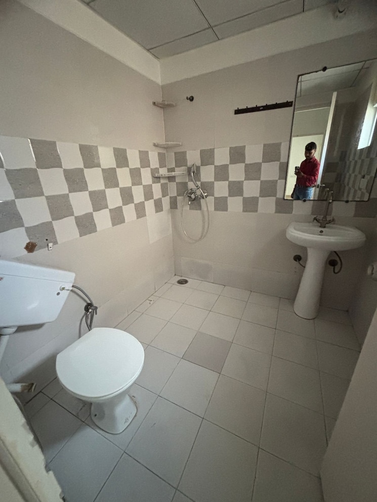 Bathroom, nimbus-the-hyde-park 2.5 Bedroom 1080 Sq.Ft. Apartment In Sector 78 Noida 9721048