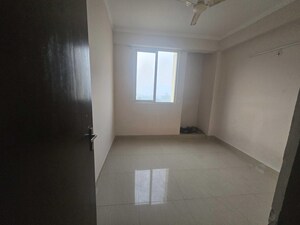 Room in 3 BHK Apartment at Amrapali Golf Homes, Sector 4 Greater Noida – for Rent