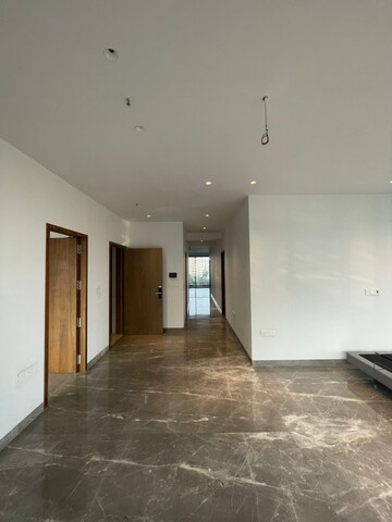 Room in 4 BHK Apartment at Bandra West – for Rent