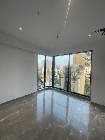 Room in 4 BHK Apartment at Bandra West – for Rent