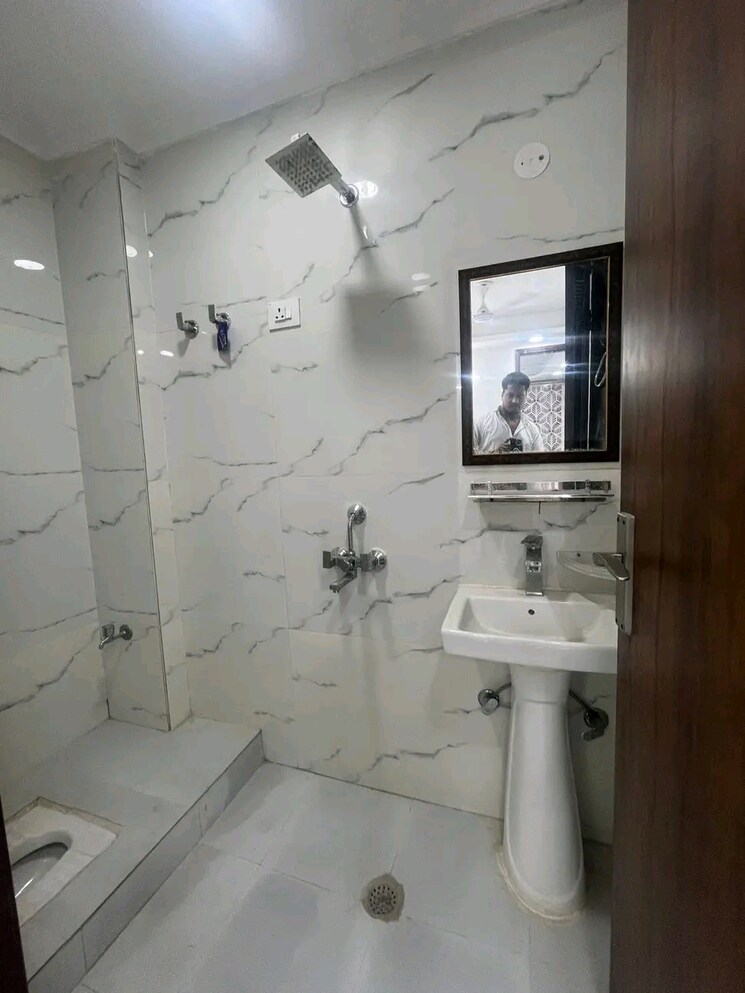 Bathroom, rajpur khurd extension 2 Bedroom 850 Sq.Ft. Builder Floor In Rajpur Khurd Extension Delhi 9721095