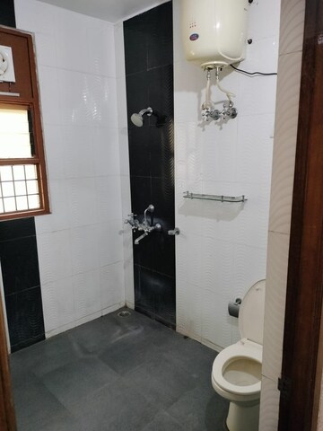 Bathroom in 6 BHK Villa at Gomti Nagar – for Rent