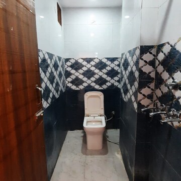 Team Area in 2 BHK Builder Floor at Uttam Nagar West – for Sale