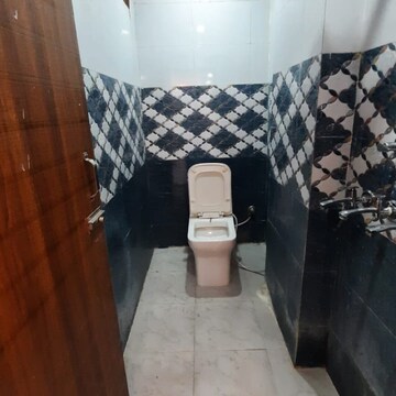 Team Area in 2 BHK Builder Floor at Uttam Nagar West – for Sale