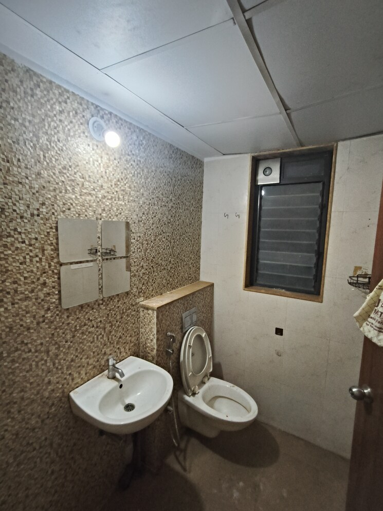 Bathroom, lodha-lakeshore-greens 2.5 Bedroom 830 Sq.Ft. Apartment In Dombivli East Thane 9721125