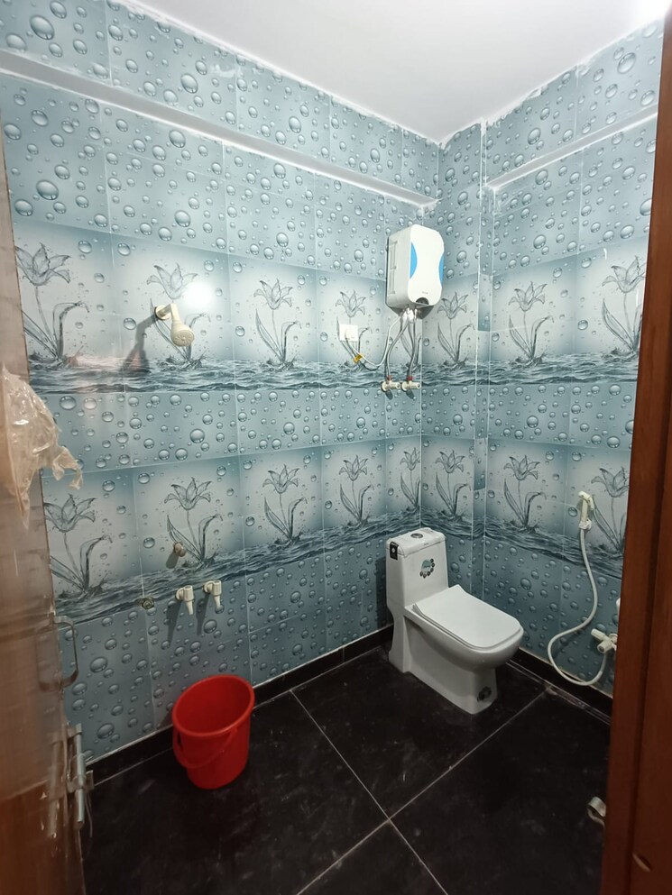 Bathroom, sector 70 Pg For Boys & Girls In Sector 70 9721143