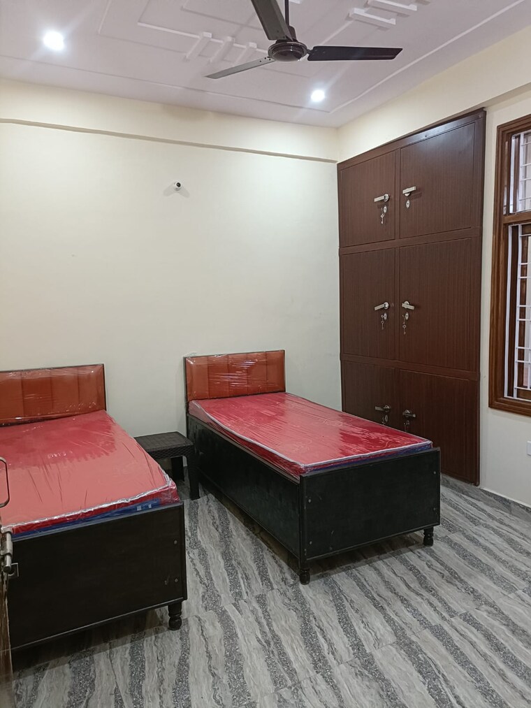 Room, sector 70 Pg For Boys & Girls In Sector 70 9721143
