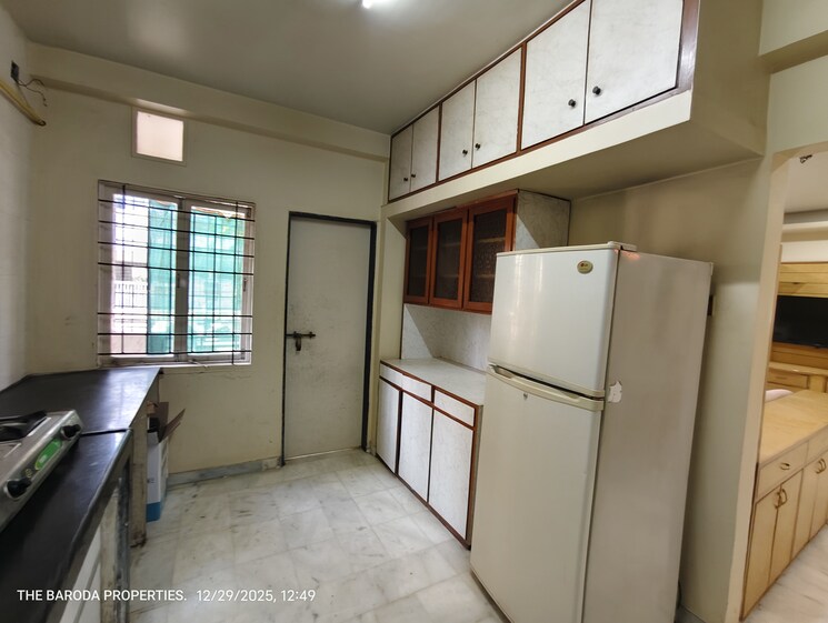 Room, akota 2.5 Bedroom 1500 Sq.Ft. Apartment In Akota Vadodara 9721165