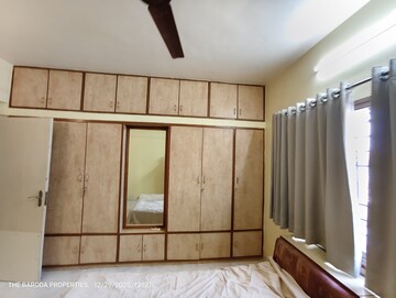 Room in 2.5 BHK Apartment at Akota – for Sale