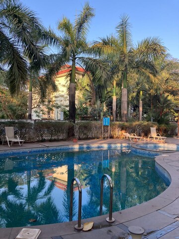 Swimming Pool in 2 BHK Apartment at Kadamba Plateau – for Rent
