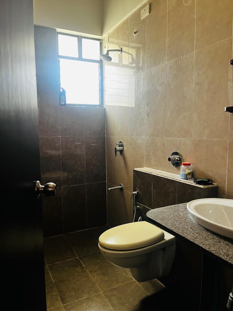 Bathroom, kolte-patil-life-republic-penthouses 4 Bedroom 3350 Sq.Ft. Penthouse In Hinjewadi Pune 9721209