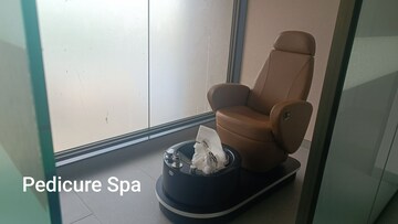 Furnished Amenities in 2 BHK Apartment at Chandak 34 Park Estate, Goregaon West – for Rent