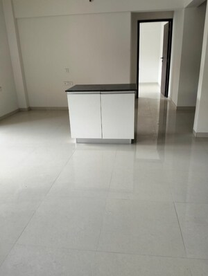 Room in 3 BHK Apartment at Puranik Abitante, Bavdhan – for Rent