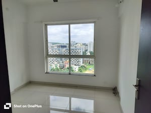 Room in 2 BHK Apartment at Kolte Patil Stargaze, Bavdhan – for Rent