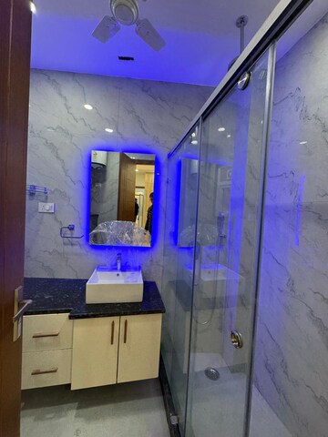 Furnished Amenities in 3 BHK Builder Floor at Chittaranjan Park – for Sale