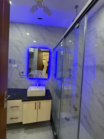 Furnished Amenities in 3 BHK Builder Floor at Chittaranjan Park – for Sale