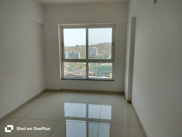 Room in 4 BHK Apartment at Kolte Patil Stargaze, Bavdhan – for Rent