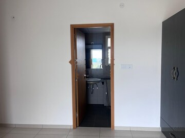 Room in 2 BHK Apartment at Sobha Dream Gardens, Thanisandra Main Road – for Rent