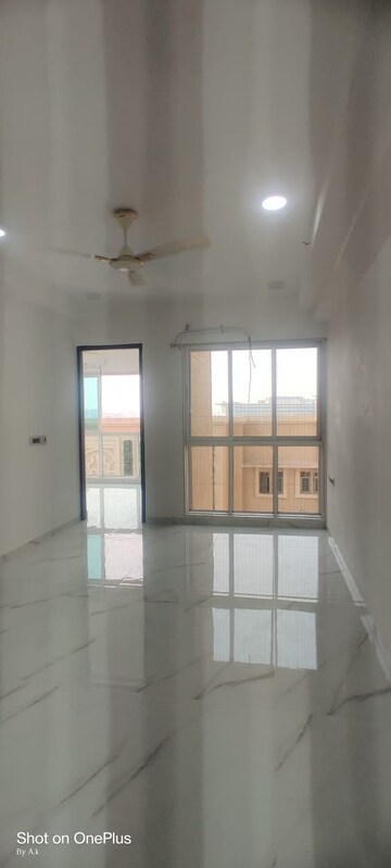 Room in 2 BHK Apartment at Nahar Amaryllis Towers and Plaza, Chandivali – for Rent