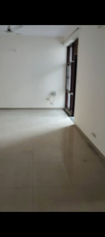 Room in 2 BHK Apartment at Omaxe Heights, Sector 86 – for Rent